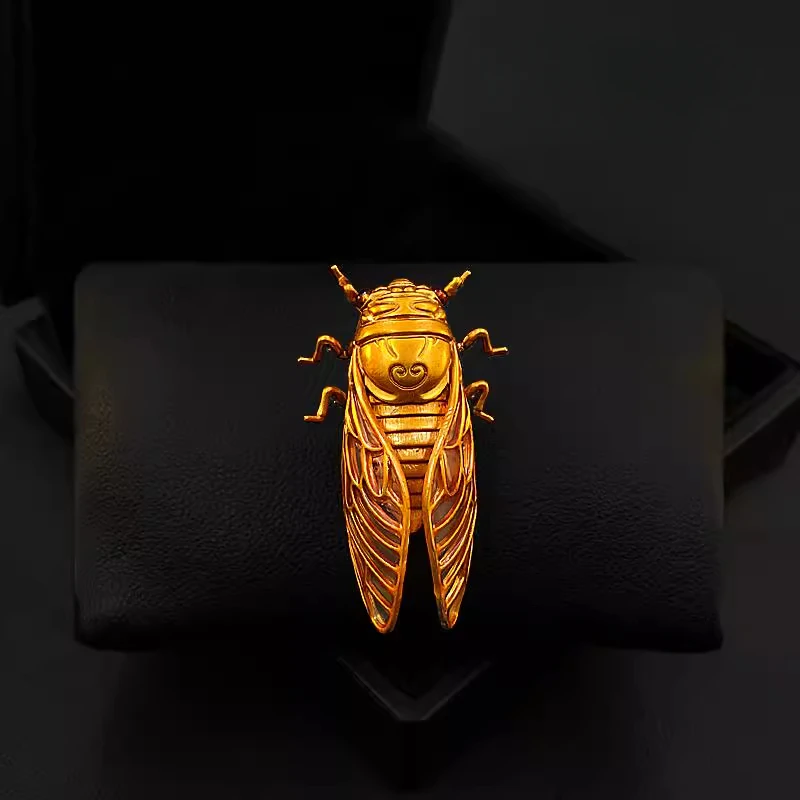 Women Accessories Meaning - Broche de cigarra dorada con hermoso