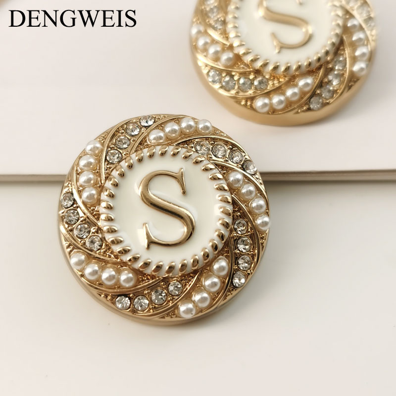 Botón de Metal dorado redondo  - Women Accessories In English reseña y precio