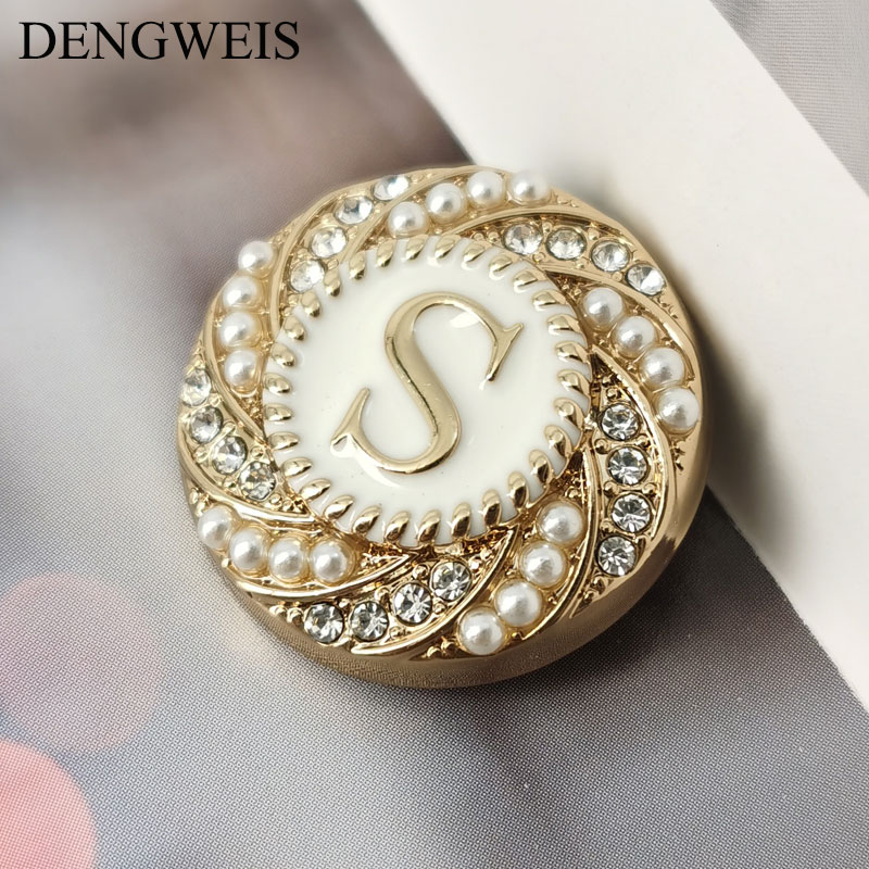Botón de Metal dorado redondo  - Women Accessories In English reseña y precio