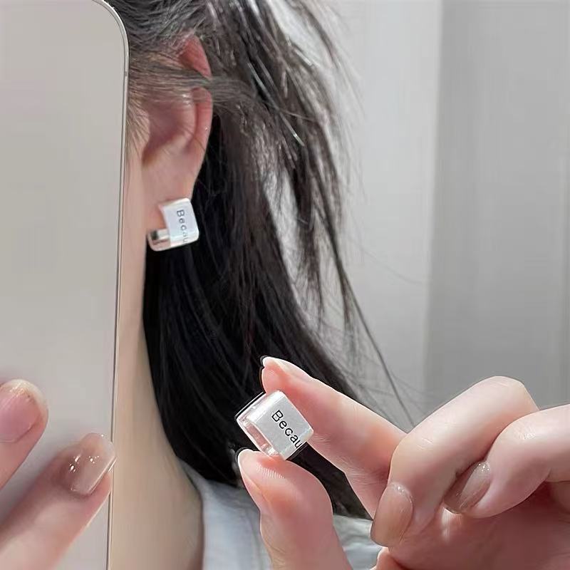 Hebilla de oreja en forma de U - Women Accessories In English reseña y precio