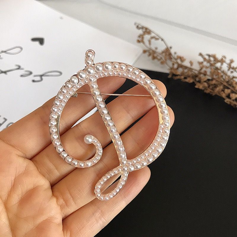 Broche de perlas de A-Z con le - Women Accessories In English reseña y precio